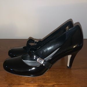 Black Pumps with Bow Detail